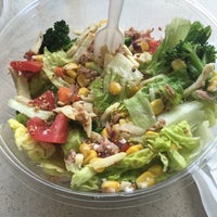Photo taken at Day Light Salads by Fabian G. on 5/3/2016