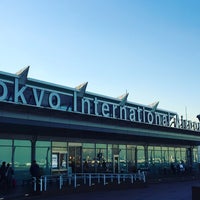 Photo taken at 京はやしや 羽田空港国際線ターミナル店 by Zahlouth J. on 1/14/2016