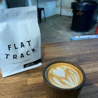 Das Foto wurde bei Flat Track Coffee von Felipe G. am 7/21/2019 aufgenommen