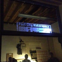 Foto scattata a Port City Makerspace da Wayne M. il 9/26/2012