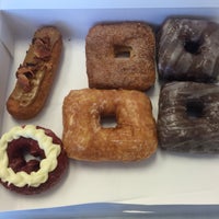 รูปภาพถ่ายที่ Donuts To Go โดย George K. เมื่อ 9/5/2015