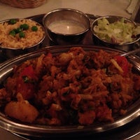 รูปภาพถ่ายที่ India&amp;#39;s Restaurant โดย Allison N. เมื่อ 9/7/2013