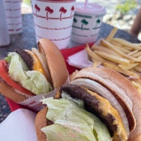 Photo taken at In-N-Out Burger by Taryn D. on 6/22/2022
