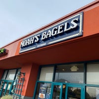 Photo taken at Noah&amp;#39;s Bagels by Wilfred W. on 12/8/2022