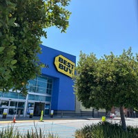 Photo taken at Best Buy by Wilfred W. on 7/18/2023