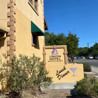 Foto diambil di Union Hotel Restaurant oleh Wilfred W. pada 6/8/2021