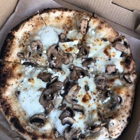 2/18/2019 tarihinde Wilfred W.ziyaretçi tarafından Pachino Pizzeria'de çekilen fotoğraf