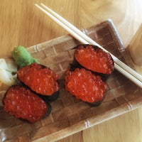 Foto diambil di Sushi Umi oleh Wilfred W. pada 8/4/2016