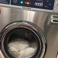 Foto tomada en Wash City Laundromat  por Shannon el 3/16/2017