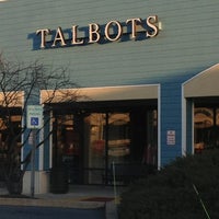 Foto tomada en Talbots Outlet  por Abby E. el 12/23/2012