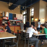 6/23/2016에 Joey B.님이 Blue Moon Burgers Fremont에서 찍은 사진