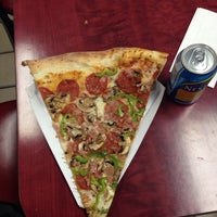 6/20/2014にJimmy W.がBig Slice Pizzaで撮った写真