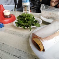 Das Foto wurde bei Nuri Restaurant von Zeynep Ö. am 9/10/2019 aufgenommen