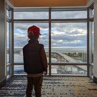 10/8/2022 tarihinde Zigziyaretçi tarafından Buffalo Marriott at LECOM HARBORCENTER'de çekilen fotoğraf