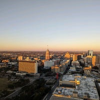 รูปภาพถ่ายที่ San Antonio Marriott Rivercenter โดย Zig เมื่อ 1/6/2022