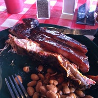 รูปภาพถ่ายที่ Smokeys BBQ โดย Chris K. เมื่อ 3/21/2013