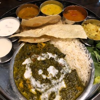 Foto scattata a Moksha Indian Cuisine of Bellevue da Madhuri B. il 3/19/2019