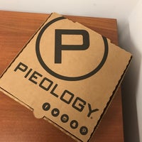 Foto scattata a Pieology Pizzeria da Marc il 12/5/2017