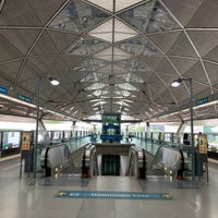 Photo taken at Expo MRT Interchange (CG1/DT35) by T K. on 1/9/2021