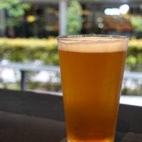 Photo taken at TAP Craft Beer Bar (One Raffles Link) by T K. on 5/4/2021