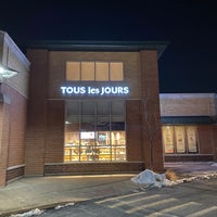 Photo taken at Tous les Jours by Phoenix J. on 1/11/2022