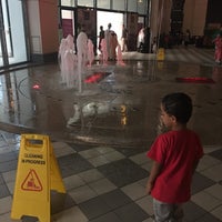 Foto tirada no(a) Oman Avenues Mall por Zaid A. em 8/25/2017