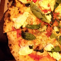 2/15/2017 tarihinde Jehadziyaretçi tarafından Finzione da Pizza'de çekilen fotoğraf