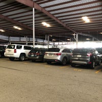 รูปภาพถ่ายที่ PreFlight Airport Parking โดย AndaJD เมื่อ 10/21/2018