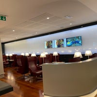 Photo taken at Eurostar Business Premier Lounge by Sam V. on 11/21/2022