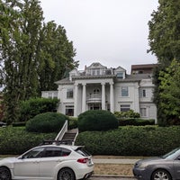 Photo taken at Queen Anne by Nils A. on 9/14/2019