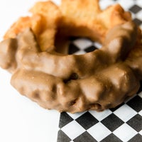 รูปภาพถ่ายที่ Crafted Donuts โดย Crafted Donuts เมื่อ 5/21/2018