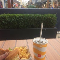 Photo taken at McDonald&amp;#39;s by Özkan M. on 11/14/2021