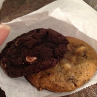 รูปภาพถ่ายที่ Hot Box Cookies โดย Verona Ester L. เมื่อ 2/2/2013