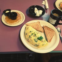 5/22/2016에 Martin W.님이 Omelette &amp; Waffle Café에서 찍은 사진