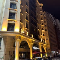 Photo taken at DoubleTree by Hilton Istanbul Esentepe by Şükrü Volkan Ç. on 4/21/2024