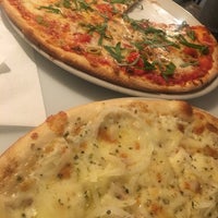 11/23/2017 tarihinde Mireia M.ziyaretçi tarafından Messié Pizza'de çekilen fotoğraf