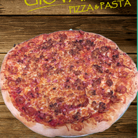 4/28/2016 tarihinde Giovanni&amp;#39;s Pizza and Pastaziyaretçi tarafından Giovanni&amp;#39;s Pizza and Pasta'de çekilen fotoğraf