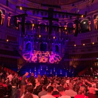Foto diambil di Royal Albert Hall oleh inci pada 4/13/2024