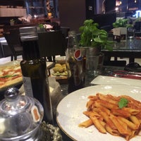 Das Foto wurde bei OBICÀ Mozzarella Bar &amp; Pizza E Cucina von Mohammed A. am 12/8/2014 aufgenommen