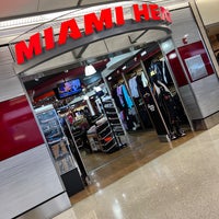 10/4/2022 tarihinde AlbiiT ..ziyaretçi tarafından Miami HEAT Store'de çekilen fotoğraf