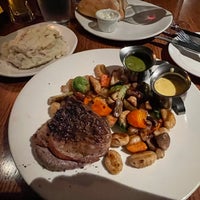 Foto scattata a The Keg Steakhouse + Bar - Ottawa Market da Roy E. il 9/29/2021