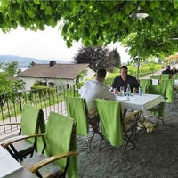 Foto diambil di Restaurant Oberer Mönchhof oleh omkg pada 8/14/2016