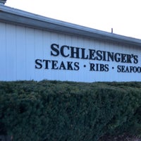 Photo prise au Schlesinger&amp;#39;s Steak House par John S. le4/4/2021