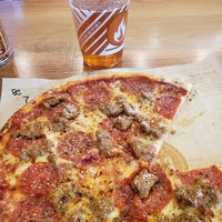 Foto tomada en Blaze Pizza  por Kevin J. el 11/29/2019