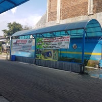 Photo taken at United Oil Station Carwash by A N A D. on 5/18/2018