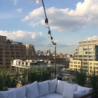6/22/2015 tarihinde Dan Z.ziyaretçi tarafından Bar Hugo - Rooftop'de çekilen fotoğraf