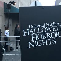 Photo taken at Halloween Horror Nights by Kutay Y. on 10/28/2016