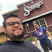 Photo taken at Sonny&amp;#39;s BBQ by Rafael C. on 8/11/2018
