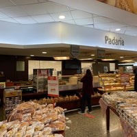 Foto diambil di Sonda Supermercados oleh Rafael C. pada 6/18/2021