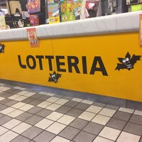 Photo taken at Lotteria by Tomo🍋 on 10/21/2017